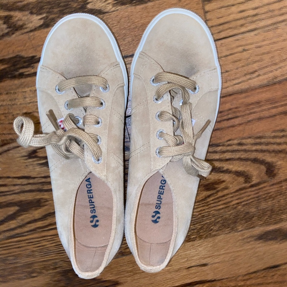 Tan suede platform supergas